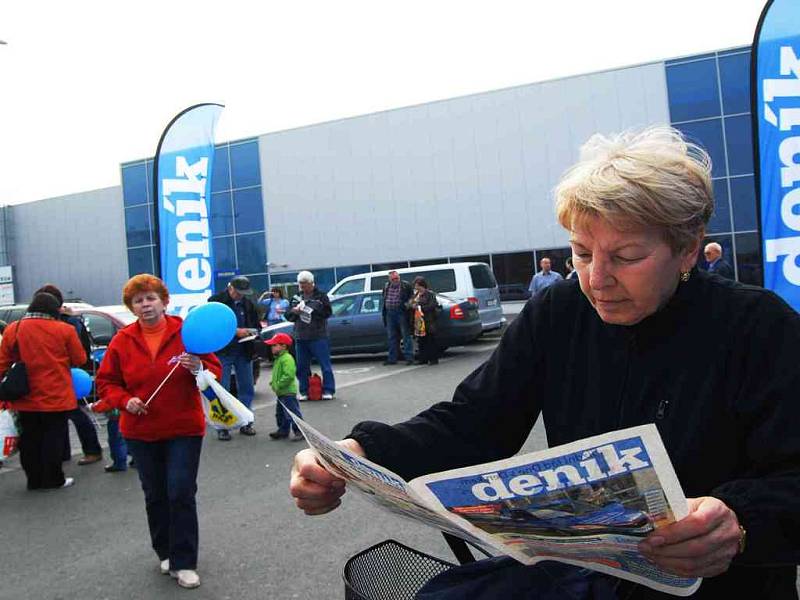 Na pardubickém Dni s Deníkem si lidé mohli přečíst noviny.