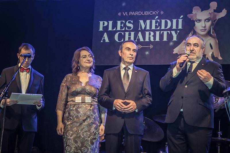 Šestý ples médií a charity v Pardubicích.