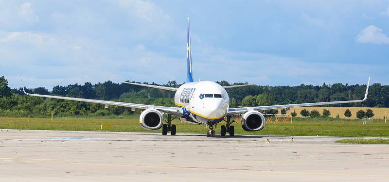 Znovuobnovení pravidelných letů společnosti Ryanair do španělského Alicante z pardubického letiště.