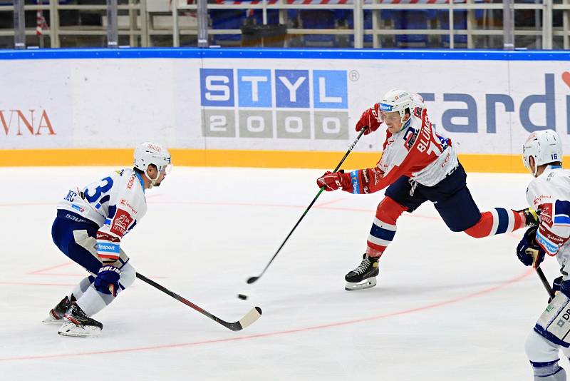 Generali Česká Cup: HC Kometa Brno (bílá) - HC Dynamo Pardubice (červená)