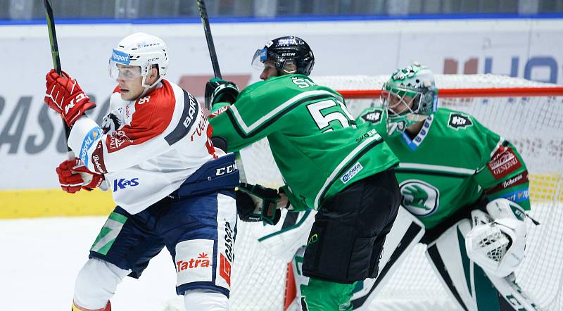 Hokejové utkání Tipsport extraligy v ledním hokeji mezi HC Dynamo Pardubice (v bíločerveném) a BK Mladá Boleslav  (v zelenočerném) v pardudubické enterie areně.