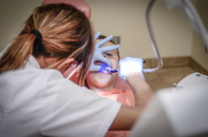 Nedostatek zubních lékařů v Pardubickém kraji zahraniční odborníci zatím nemohou vyřešit.