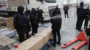 Policie zajistila devět migrantů, kamiony je přivezly z Rumunska
