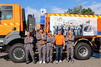 Díky projektu Tatra do škol žáci pod vedením svého učitele a specializovaných pracovníků ze společnosti Tatra Trucks zkompletovali vozidlo Tatra Phoenix.