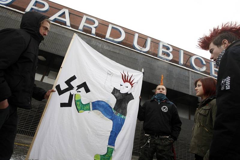 Antifašisté prošli Pardubicemi