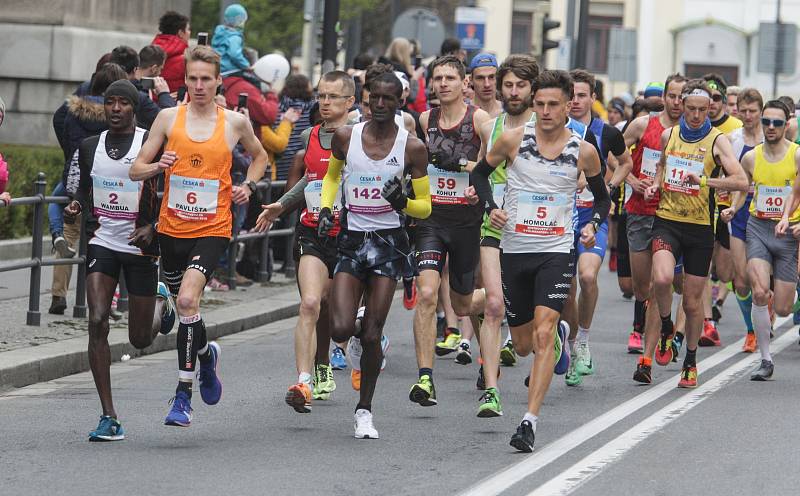 Pardubický vinařský půlmaratón a Mistrovství ČR mužů a žen v půlmaratonu 2019 v ulicích města Pardubic.