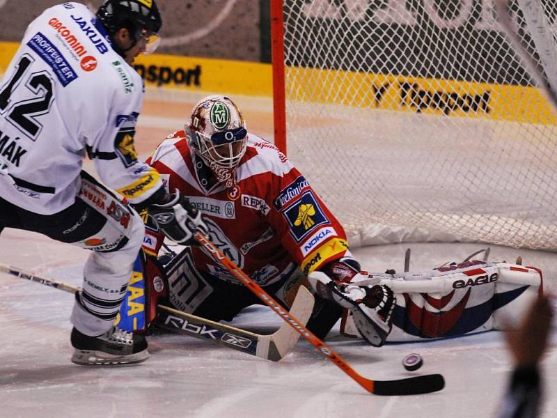 Hokejový zápas mezi HC Moeller Pardubice a HC Bílí Tygři Liberec