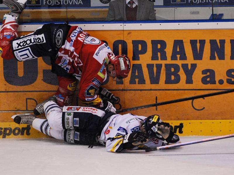 Hokejový zápas mezi HC Moeller Pardubice a HC Bílí Tygři Liberec