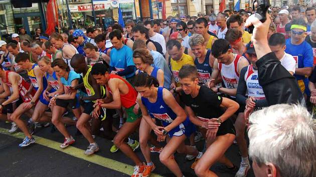 Start Pardubického vinařského půlmaratonu.