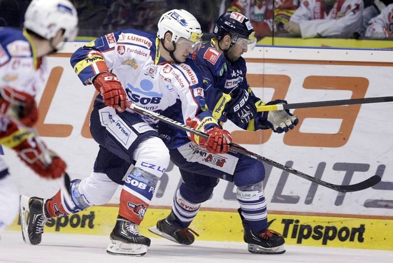 HC ČSOB Pojišťovna Pardubice - Bílí tygři Liberec 4:1