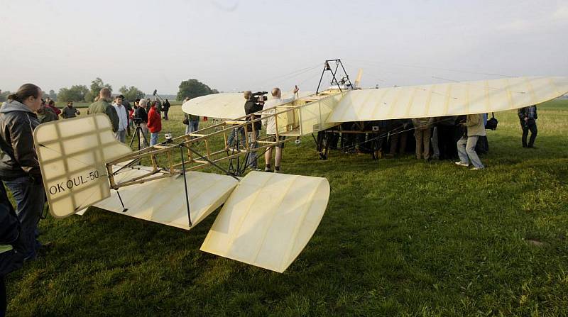 Přesně po sto letech se měl z Pardubic ku Praze vydat letoun blériot. Počasí mu to ale znemožnilo 