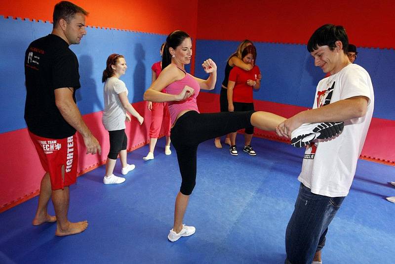 Nahlédnout do tajů bojových sportů, zejména pak kickboxu a thajského boxu, měli možnost obyvatelé pardubického dětského domova.