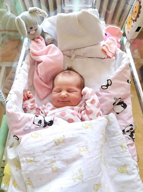Lenka Polnická se narodila 30. 8. v 10.40 hodin. Vážila 3880 g a měřila 51 cm. Šťastní rodiče Lenka a Michael jsou z Chrudimi.