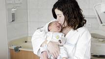 ONDŘEJ CHUDOMEL se narodil  14. března v 17 hodin a 47 minut. Vážil 3370 gramů a měřil 49 centimetrů. Maminku Olgu podpořil při porodu tatínek Roman. Bydlí v Cholticích a doma na ně čeká tříletý Marek.