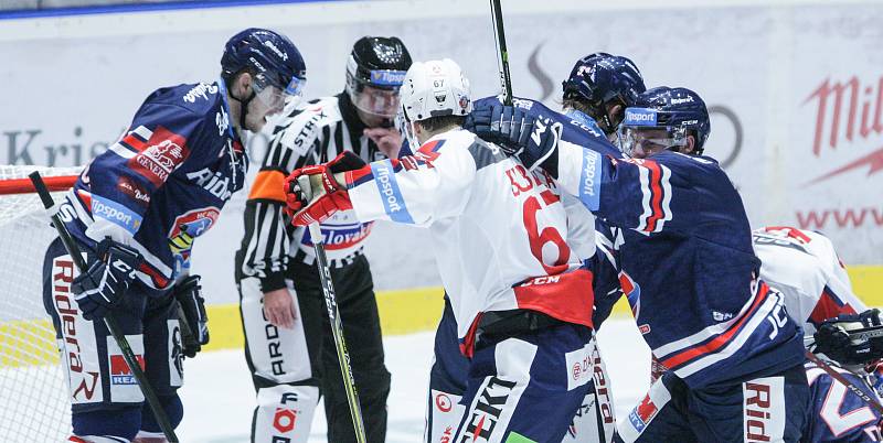 Utkání Tipsport extraligy v ledním hokeji mezi HC Dynamo Pardubice (bílém) a HC Vítkovice Ridera