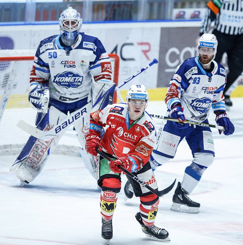 Hokejové utkání Tipsport extraligy v ledním hokeji mezi HC Dynamo Pardubice (v červenobílém) a HC Kometa Brno (v bílomodrém) pardudubické enterie areně.