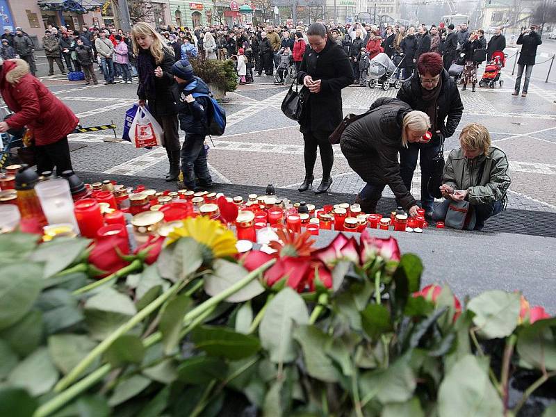 Poslední rozloučení s Václavem Havlem na náměstí Republiky v Pardubicích