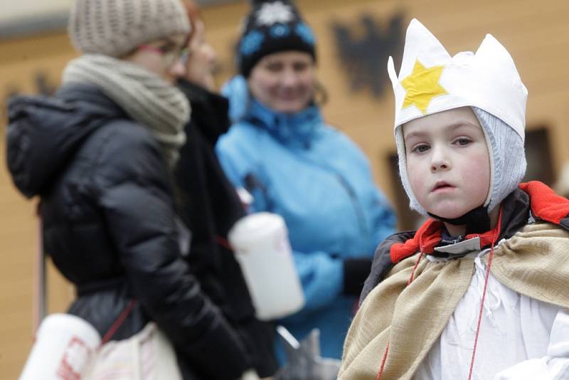 Slavnostní zahájení Tříkrálové sbírky na Pernštýnském náměstí v Pardubicích.