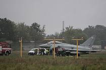 Britský letoun Eurofighter v Pardubicích nezvládl přistání.