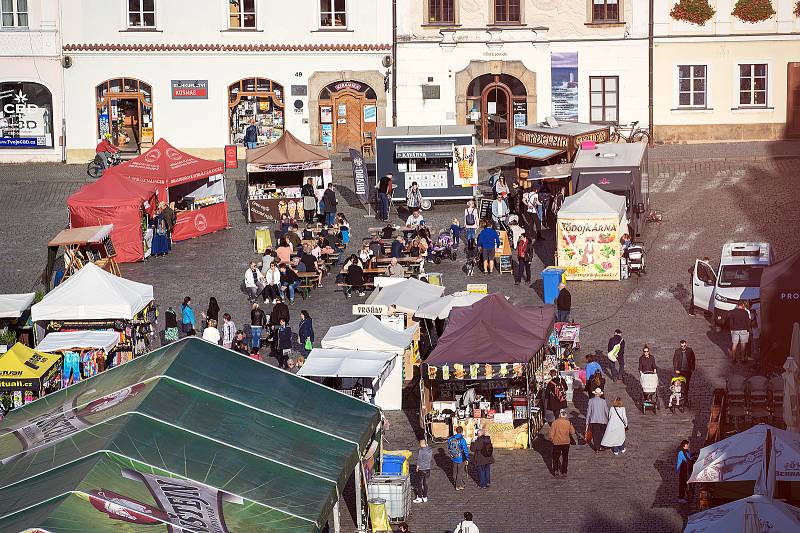 V pátek na Pernštýnské náměstí dorazil Vilém z Pernštejna se svou chotí Johankou. Centrum města ožilo renesancí. Pro návštěvníky je po celý víkend připraven bohatý doprovodný program.