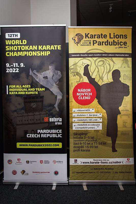 Tisková konference před mistrovstvím světa v karate v Pardubicích.