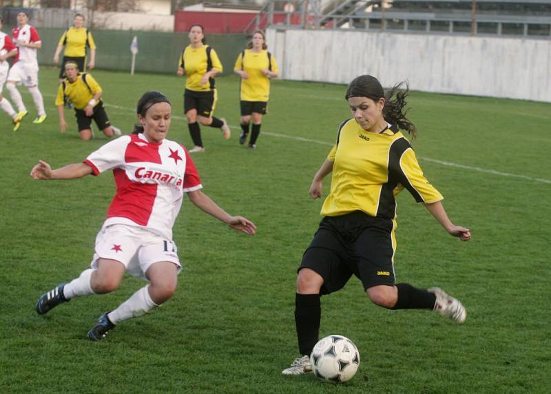 Pohár Komise Fotbalu Žen. SK DFO Pardubice - Slavia Praha 2:1