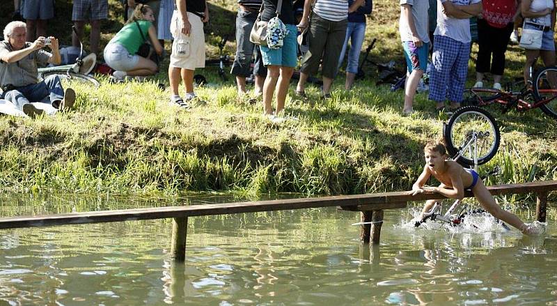 57. ročník Sezemické lávky. To byl boj o cenné metry i nezbytná recese