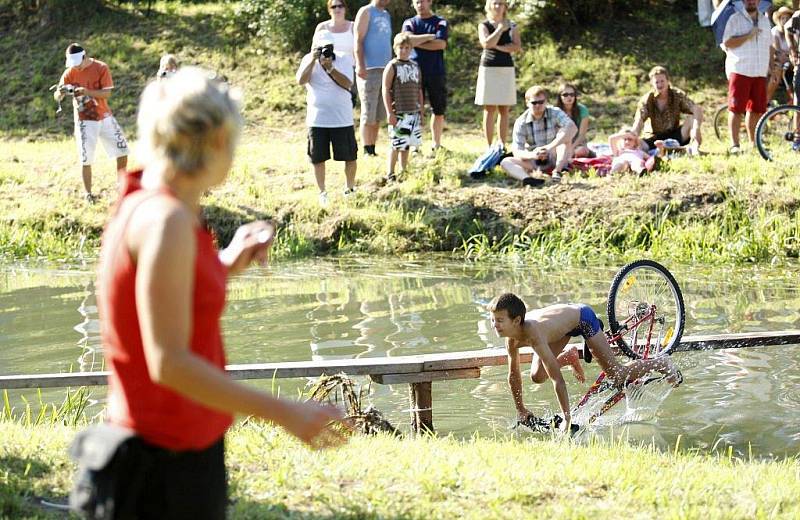 57. ročník Sezemické lávky. To byl boj o cenné metry i nezbytná recese