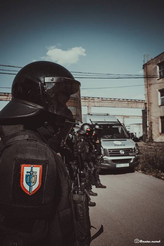 Pardubičtí policisté odjeli na jižní Moravu postiženou tornádem