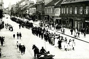 Pohřeb profesora Josefa Slezáka 10. června 1918.