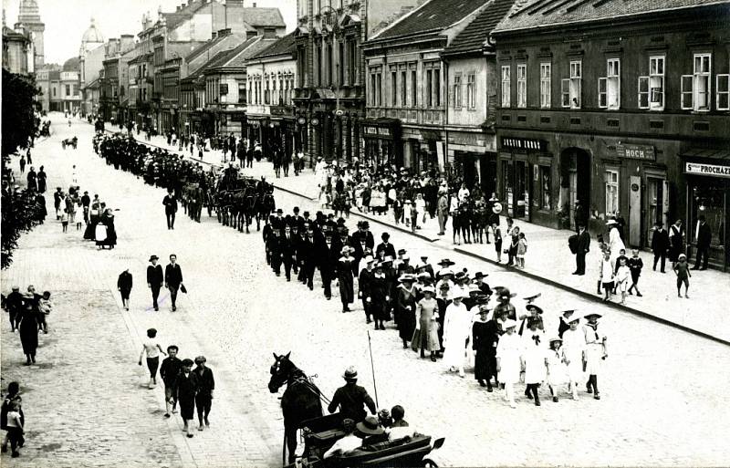 Pohřeb profesora Josefa Slezáka 10. června 1918.