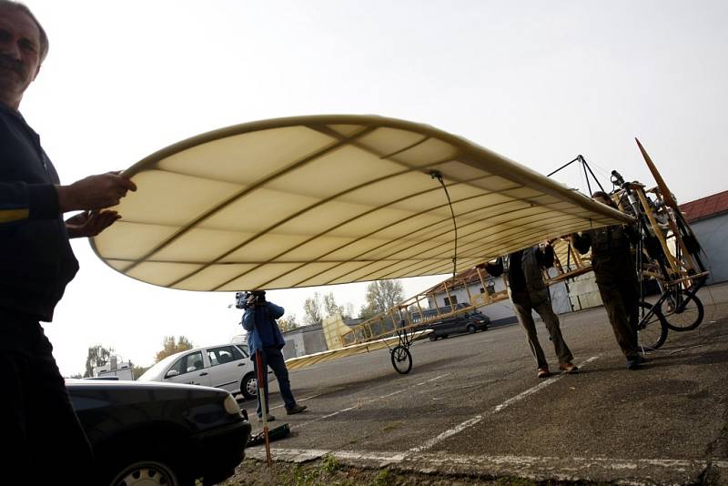 Křest repliky Kašparova Bleriotu na pardubickém letišti