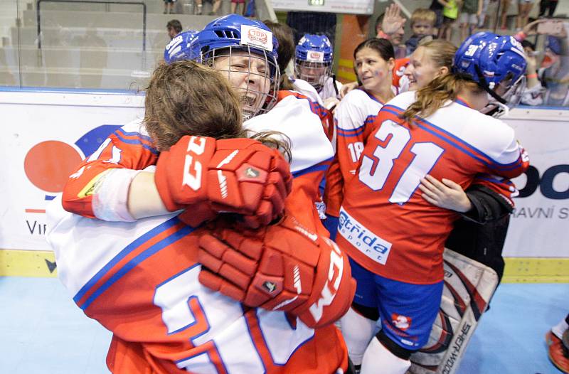 Finále hokejbalového Mistrovství světa žen mezi Českou republikou a USA v pardubické Tipsport Aréně.