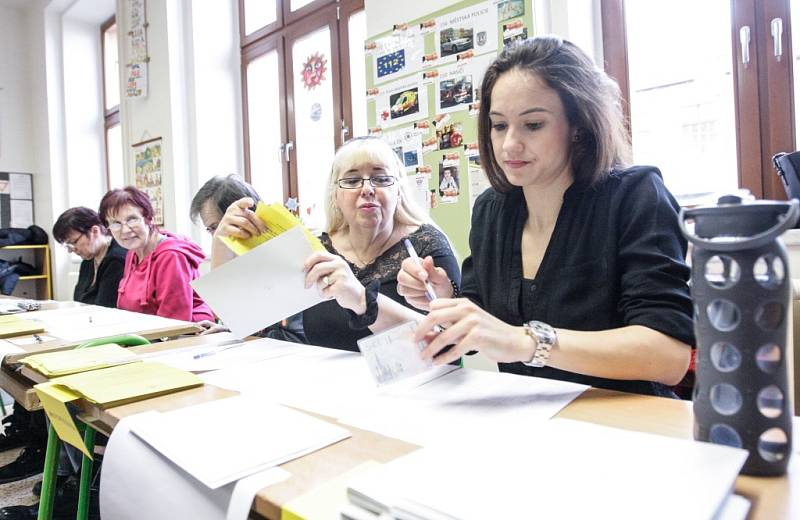 Volby v pardubické Základní škole Bratranců Veverkových.