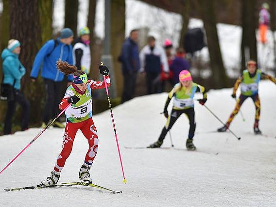 Účastníci zimní Olympiády dětí a mládeže mají za sebou úvodní běžecké disciplíny.