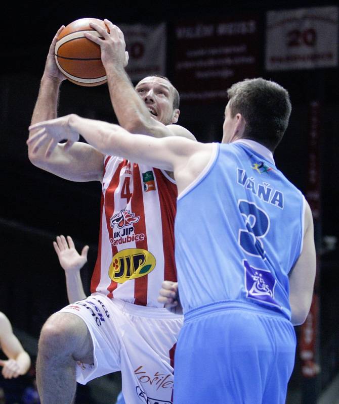 Mattoni NBL: BK JIP Pardubice - BK Olomoucko.