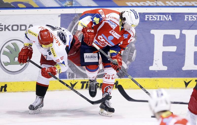 HC ČSOB Pojišťovna Pardubice - HC Mountfield Hradec Králové 1:2 pp