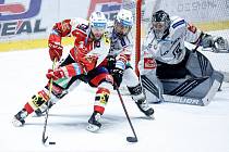 Hokejisté Energie nezvládli duel s Pardubicemi, se kterými prohráli 3:4 v prodloužení. Ilustrační foto. 