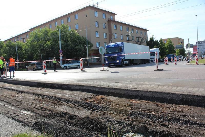 Začala oprava frekventované křižovatky U Marka v Pardubicích