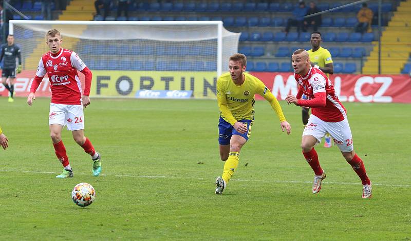 Fotbalisté Zlína (žluté dresy) se ve 26. kole FORTUNA:LIGY utkali s předposledními Pardubicemi.