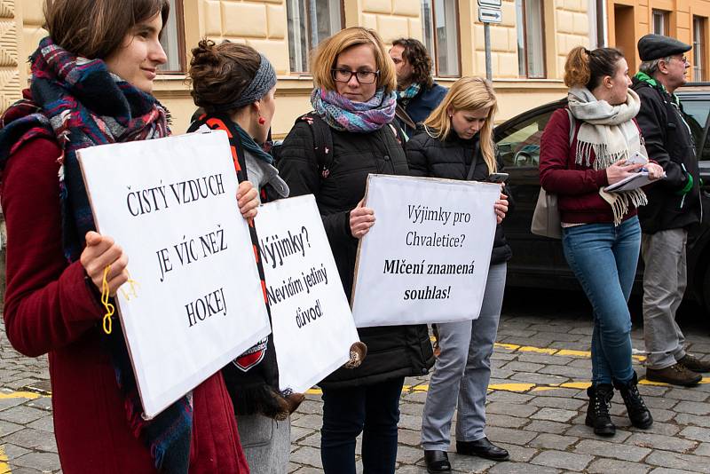 Dne 21. 2. 2019 se na Wernerově nábřeží v Pardubicích uskutečnil happening proti výjimkám pro elektrárnu Chvaletice.