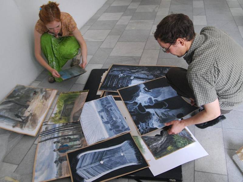 Výstava léčivých obrazů Zdeňka Daňka v galerii Mázhaus v Pardubicích