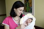 Aneta Vernerová se narodila 16. listopadu v 0:53 hodin. Měřila 48 centimetrů a vážila 3130 gramů. Maminku Andreu u porodu podpořil tatínek Michal. Doma v Přelouči je čeká 6letá Adriana. 