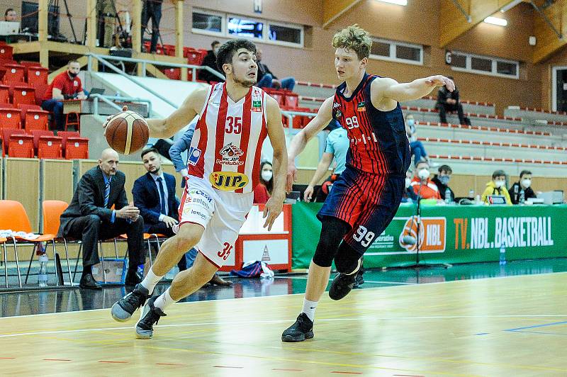 Kooperativa NBL: BK JIP Pardubice - Basket Brno.