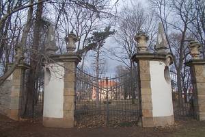 Kunratický zámek a park