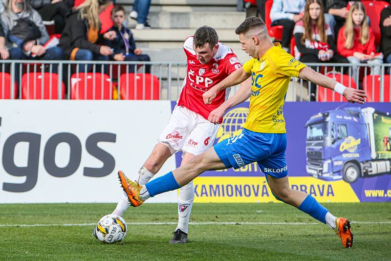 Lví podíl na výhře 3:1 nad Teplicemi měl chycenou penaltou jubilant Florin Nita.