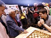 Prezident Václav Klaus v pondělí zavítal na mezinárodní festival šachu a her Czech Open do pardubické ČEZ Areny. 
