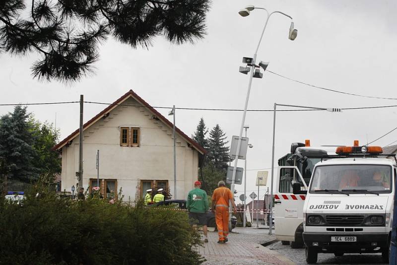 Nehodu v Ostřešanech nepřežila 38letá maminka půlročního dítěte. Záchranáři na místě bojovali také o život dítěte a řidiče. 