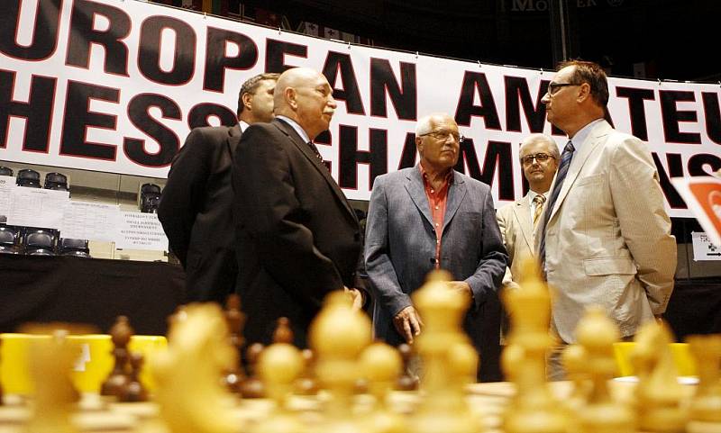 Prezident Václav Klaus v pondělí zavítal na mezinárodní festival šachu a her Czech Open do pardubické ČEZ Areny. 