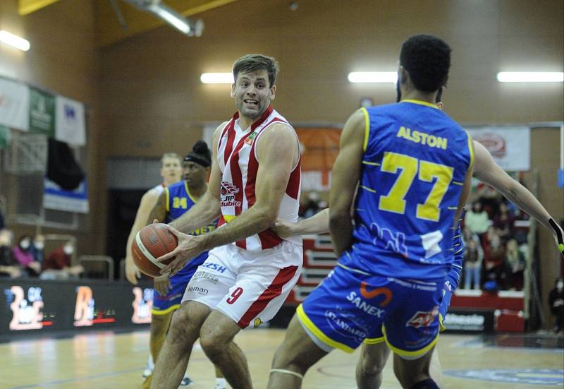 Pardubičtí basketbalisté doma padli s Ústím nad Labem (76:80).